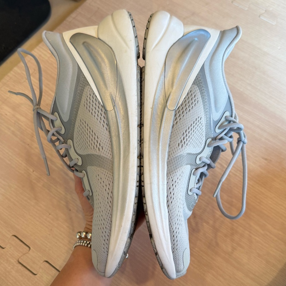 Lululemon Blissfeel Womens Running Shoe
Silver Drop / Silver Drop / Alpine White - Picture 8 of 16